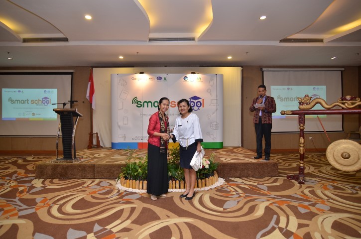 Seminar dan Workshop Smart School Online - Kupang