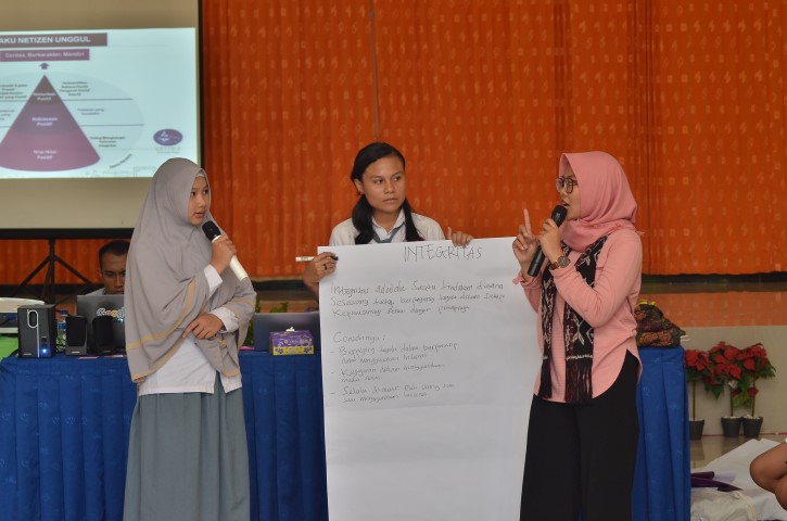 Seminar dan Workshop Smart School Online - Kupang