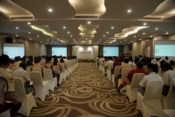Seminar dan Workshop Smart School Online - Kupang